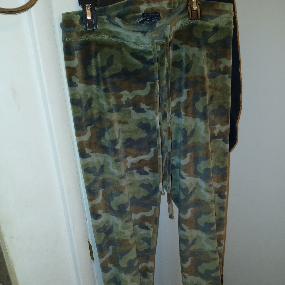 American Eagle Outfitters Camo Velvet Joggers